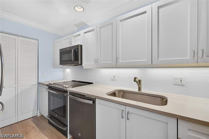 2 bedroom Condominium at 788 Park Shore Dr D36, Hidden Lake Villas, Naples — photo 5