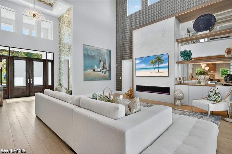 4 bedroom SingleFamilyResidence at 405 7th Ave N, Olde Naples, Naples — photo 4