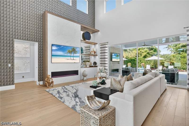 4 bedroom SingleFamilyResidence at 405 7th Ave N, Olde Naples, Naples — photo 5