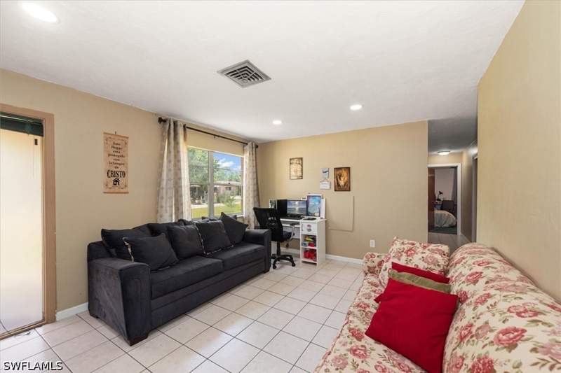 3 bedroom SingleFamilyResidence at 12337 Fourth St, Fort Myers Shores, Fort Myers — photo 2