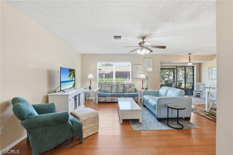 2 bedroom Townhouse at 4289 Island Cir 1, Caloosa Bayview, Fort Myers — photo 2