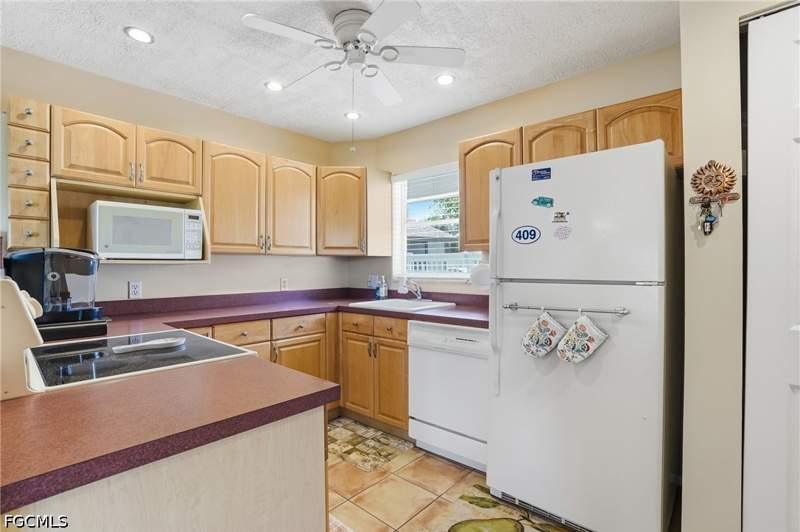 2 bedroom Townhouse at 4289 Island Cir 1, Caloosa Bayview, Fort Myers — photo 4