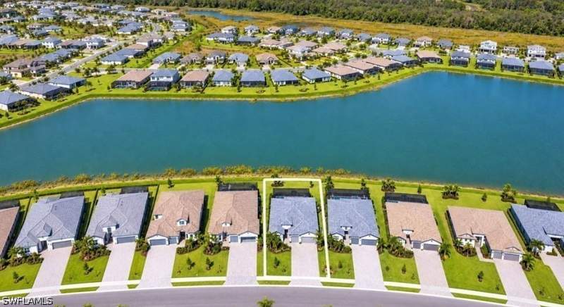 3 bedroom SingleFamilyResidence at 19576 The Place Blvd, The Place At Corkscrew, Estero — photo 4