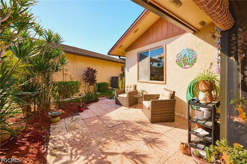 2 bedroom SingleFamilyResidence at 6513 W Royal Woods Dr, Royal Woods, Fort Myers — photo 3