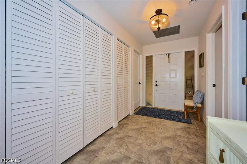 2 bedroom SingleFamilyResidence at 6513 W Royal Woods Dr, Royal Woods, Fort Myers — photo 5