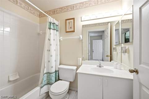 575 Saratoga Cir 204, Naples FL - photo 12 of 38
