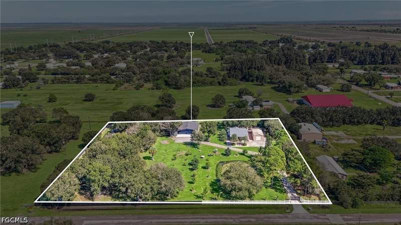 4 bedroom SingleFamilyResidence at 1308 Cabbage Way, Flaghole, Clewiston — photo 3