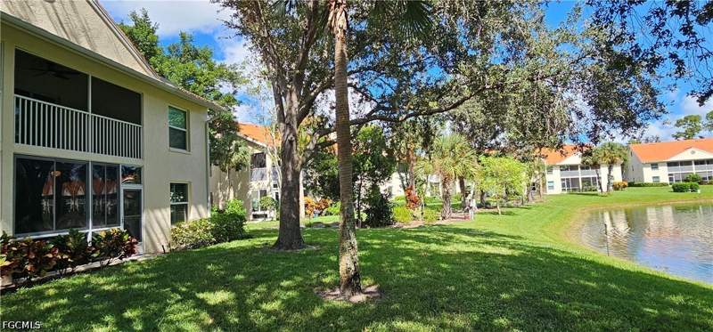 3 bedroom Condominium at 289 Robin Hood Cir 101, Sherwood, Naples — photo 2