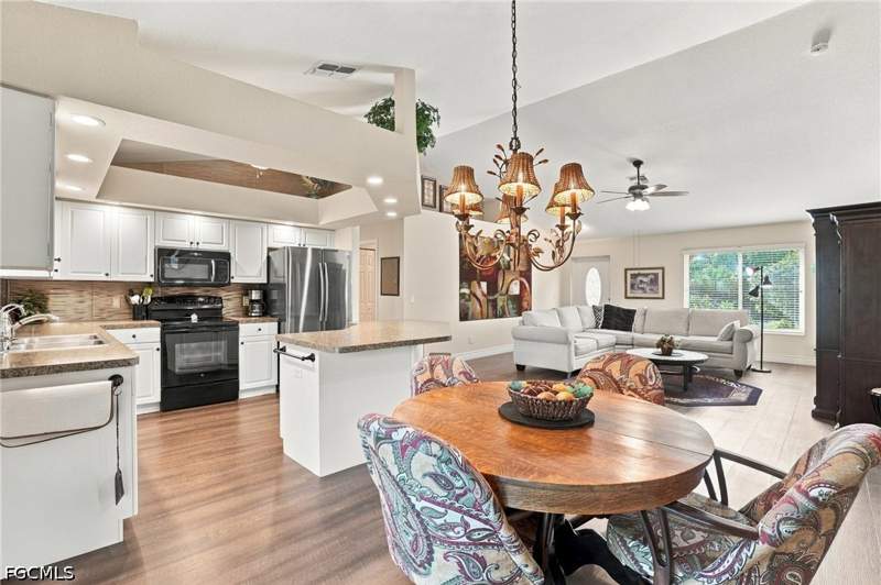 4 bedroom SingleFamilyResidence at 6138 Laurelwood Dr, Fort Myers, Fort Myers — photo 3