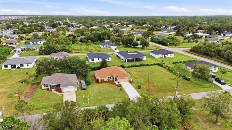 4 bedroom SingleFamilyResidence at 6138 Laurelwood Dr, Fort Myers, Fort Myers — photo 5