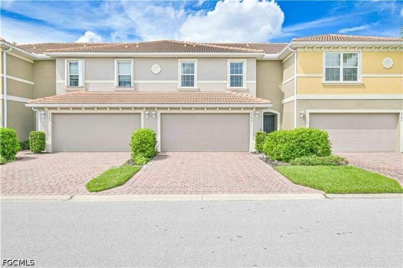 3 bedroom Townhouse at 3786 Tilbor Cir, Lindsford, Fort Myers — photo 2
