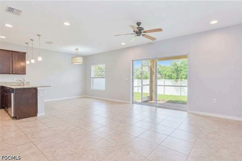 3 bedroom Townhouse at 3786 Tilbor Cir, Lindsford, Fort Myers — photo 5
