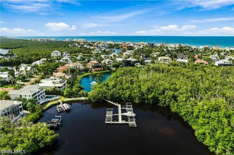 4 bedroom SingleFamilyResidence at 213 Topanga Dr, Southport On The Bay, Bonita Springs — photo 3