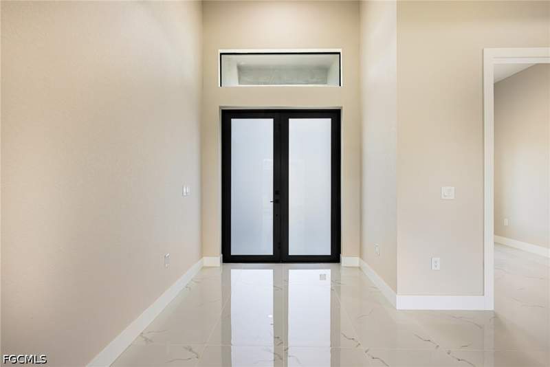 3 bedroom SingleFamilyResidence at 1425 Santa Barbara Blvd N, Cape Coral, Cape Coral — photo 2
