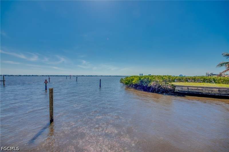 2 bedroom Condominium at 15489 Admiralty Cir 3, Admiralty Yacht & Racquet Club, North Fort Myers — photo 3