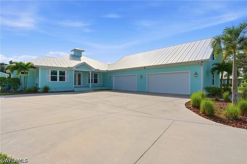 3 bedroom SingleFamilyResidence at 4611 Castalia Ct, Horse Creek, Fort Myers — photo 3