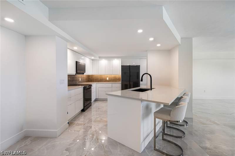 2 bedroom Condominium at 10951 Gulf Shore Dr 904, Vanderbilt Gulfside, Naples — photo 4