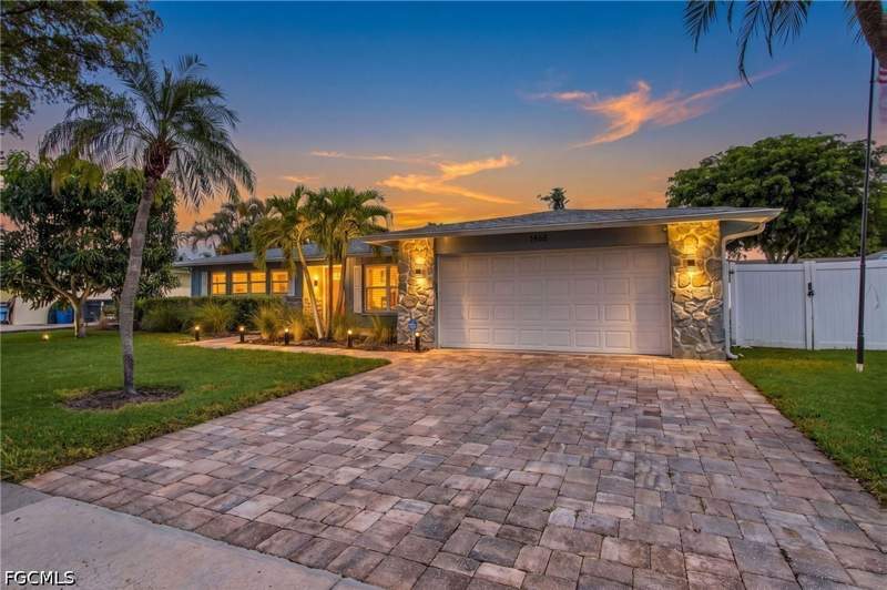 2 bedroom SingleFamilyResidence at 1468 N Larkwood Sq, Coronado Moors, Fort Myers — photo 2