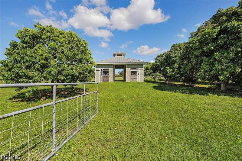 3 bedroom SingleFamilyResidence at 13260 Morningstar Ln, Pine Island, Bokeelia — photo 2