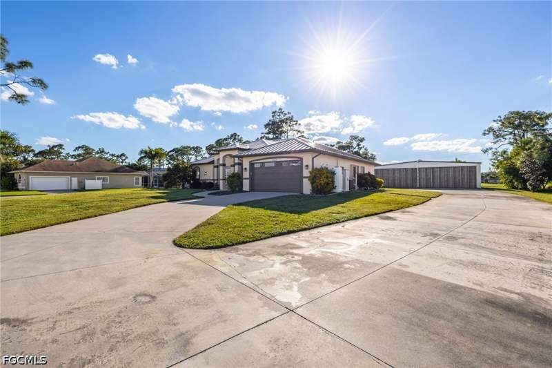 3 bedroom SingleFamilyResidence at 18839 Baseleg Ave, Pine Shadows Air Park, North Fort Myers — photo 2