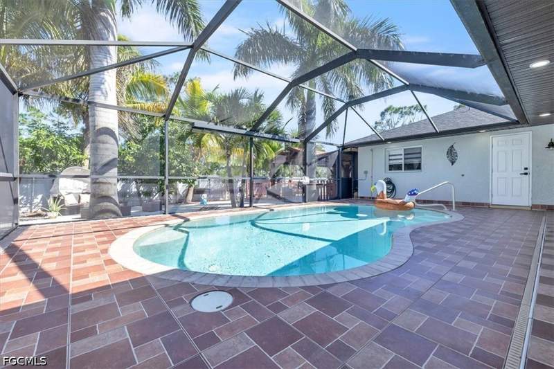 3 bedroom SingleFamilyResidence at 3619 Oasis Blvd, Cape Coral, Cape Coral — photo 3