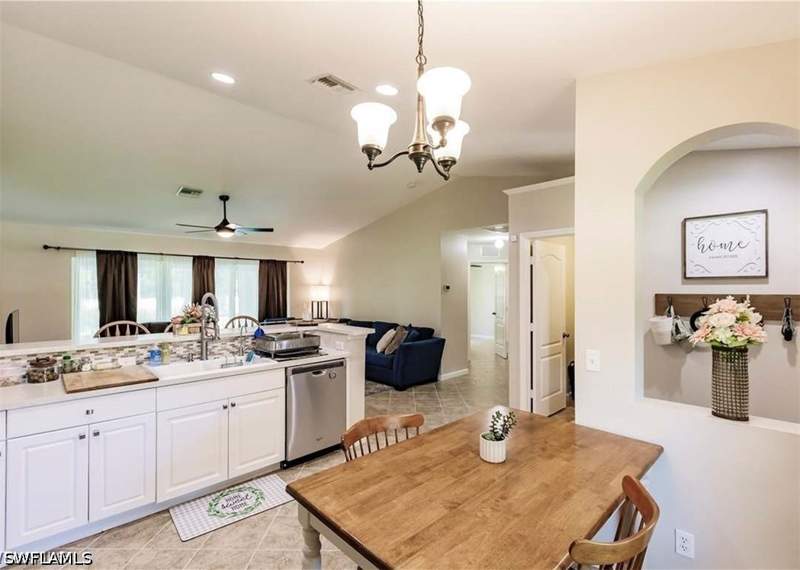3 bedroom SingleFamilyResidence at 122 Teakwood Dr, Mirror Lakes, Lehigh Acres — photo 4