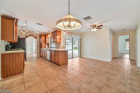 634 SE 32nd St, Cape Coral FL - photo 6 of 43