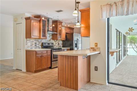 634 SE 32nd St, Cape Coral FL - photo 7 of 43