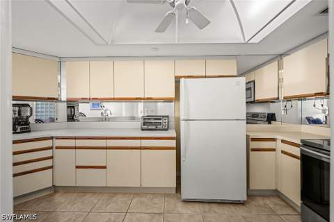 4751 Gulf Shore Blvd N 1602, Naples FL - photo 9 of 34