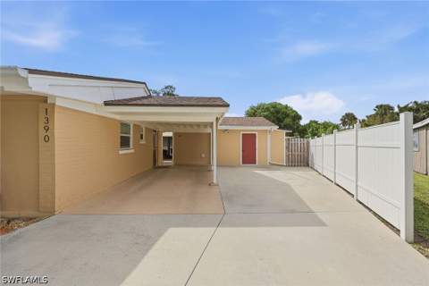 1390 Delmar Ln, Naples FL - photo 6 of 42