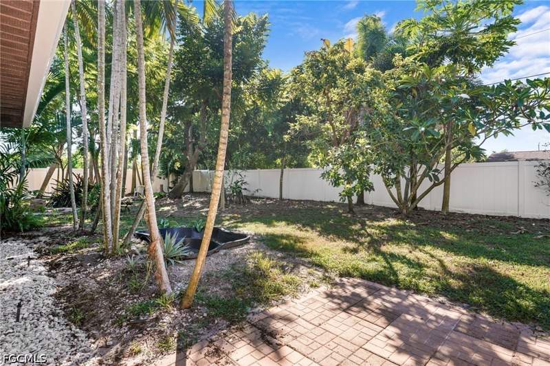 3 bedroom SingleFamilyResidence at 1424 SE 27th Ter, Cape Coral, Cape Coral — photo 5