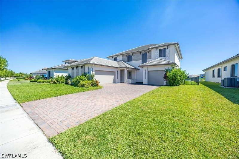4 bedroom SingleFamilyResidence at 5316 Marano Dr, Maple Ridge, Ave Maria — photo 2