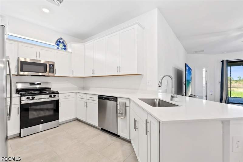 2 bedroom Attached at 19540 Hinkley Dr, Verdana Village, Estero — photo 4