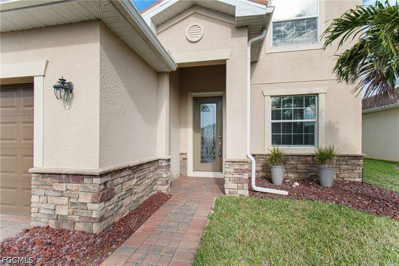 4 bedroom SingleFamilyResidence at 16035 Mistflower Dr, Hampton Lakes, Alva — photo 3