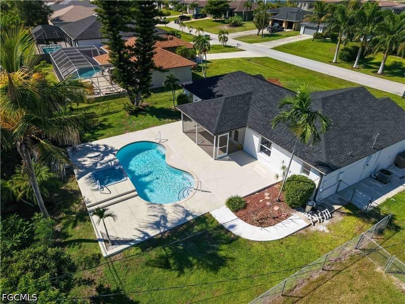 3 bedroom SingleFamilyResidence at 1424 SW 28th Ter, Cape Coral, Cape Coral — photo 2