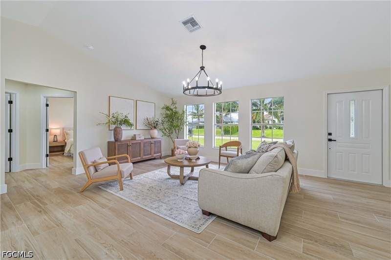 3 bedroom SingleFamilyResidence at 1424 SW 28th Ter, Cape Coral, Cape Coral — photo 4