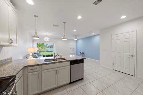 12555 Laurel Cove Dr, Fort Myers FL - photo 10 of 43
