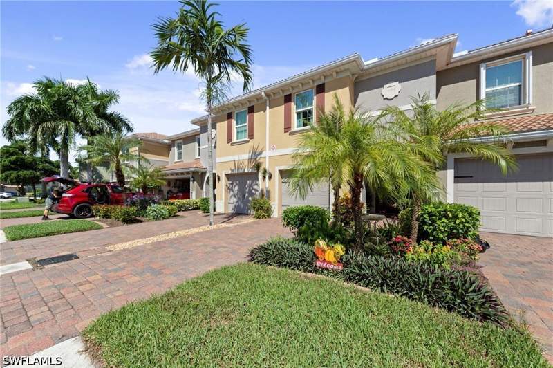 2 bedroom Townhouse at 12555 Laurel Cove Dr, Hammock Cove, Fort Myers — photo 3