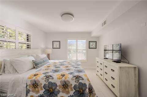 655 8th Ave S 3, Naples FL - photo 10 of 24