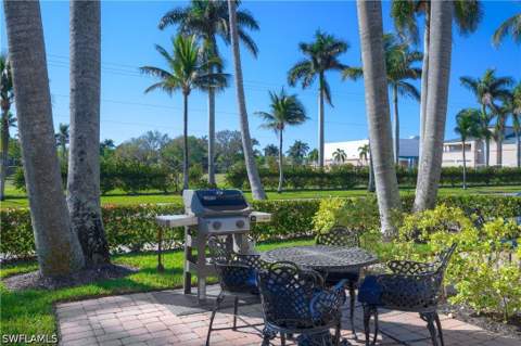 655 8th Ave S 3, Naples FL - photo 9 of 24