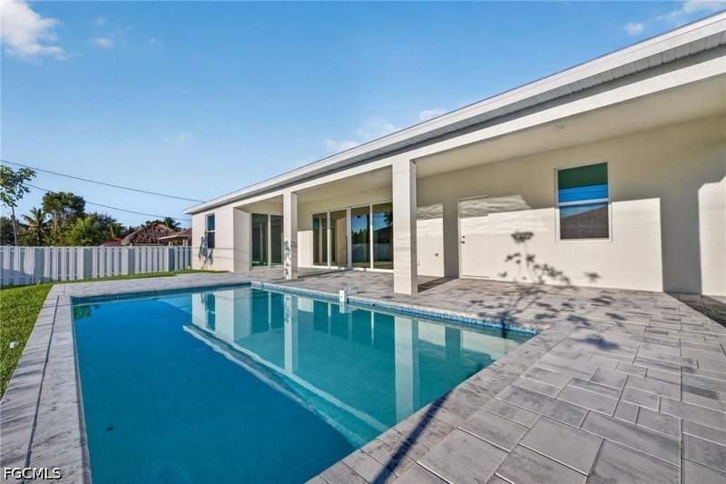 4 bedroom SingleFamilyResidence at 925 SW 6th Ct, Cape Coral, Cape Coral — photo 2