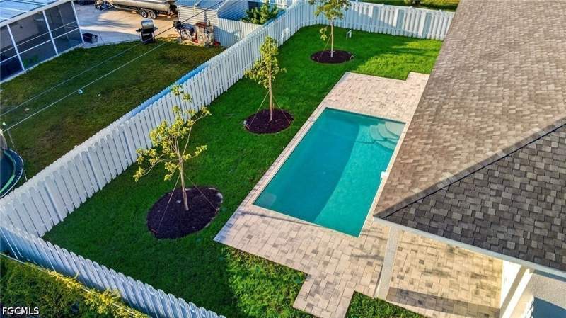 4 bedroom SingleFamilyResidence at 925 SW 6th Ct, Cape Coral, Cape Coral — photo 3