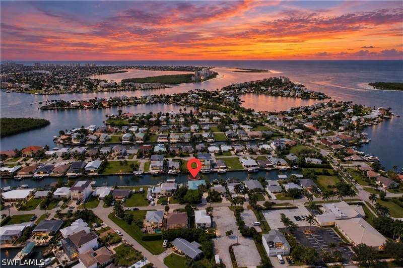 5 bedroom SingleFamilyResidence at 132 E Hilo St, Isles Of Capri, Naples — photo 2