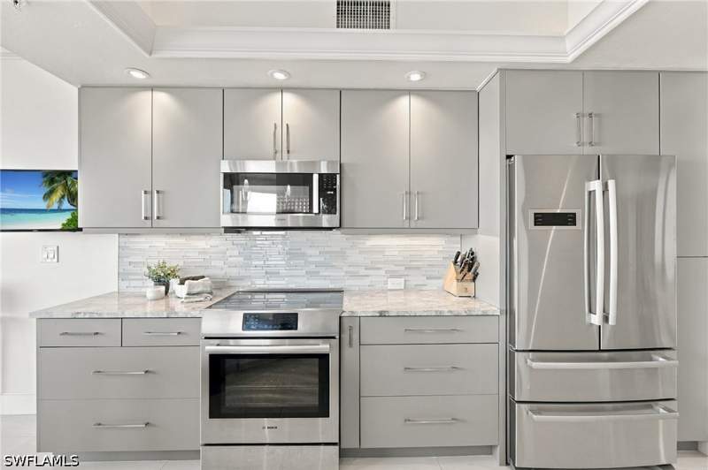 3 bedroom Condominium at 325 Dunes Blvd 1103, Cayman, Naples — photo 2