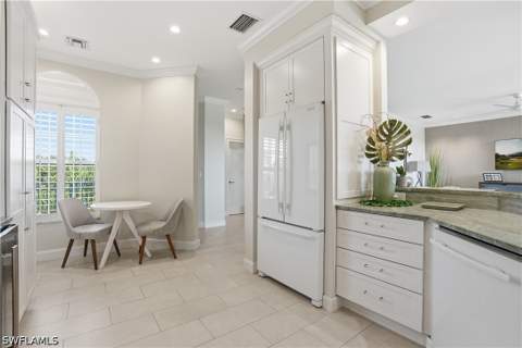 1600 Clermont Dr J-302, Naples FL - photo 6 of 33