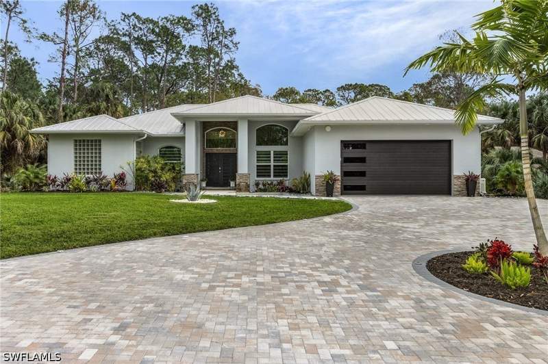 3 bedroom SingleFamilyResidence at 364 Logan Blvd S, Logan Woods, Naples — photo 2