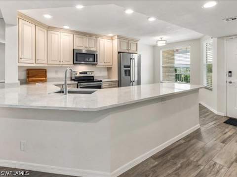 380 Horse Creek Dr 402, Naples FL - photo 6 of 41