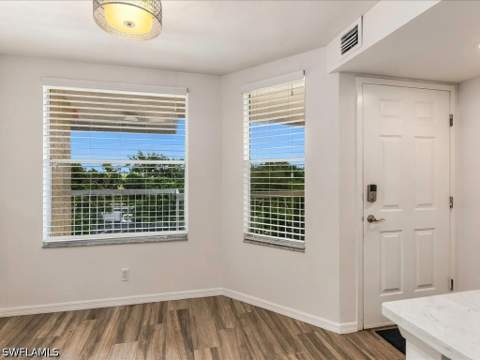 380 Horse Creek Dr 402, Naples FL - photo 7 of 41