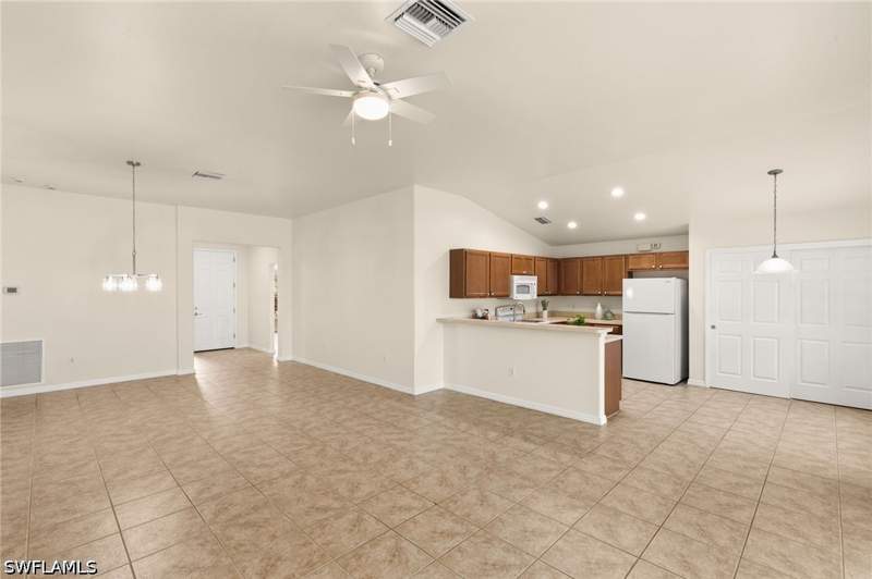 4 bedroom SingleFamilyResidence at 4423 Kentucky Way, Emerson Park, Ave Maria — photo 4