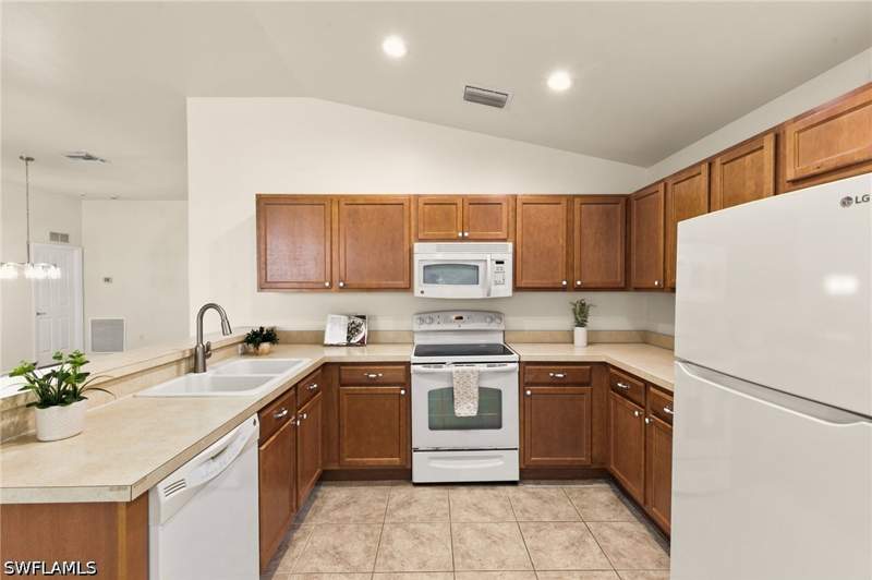 4 bedroom SingleFamilyResidence at 4423 Kentucky Way, Emerson Park, Ave Maria — photo 5
